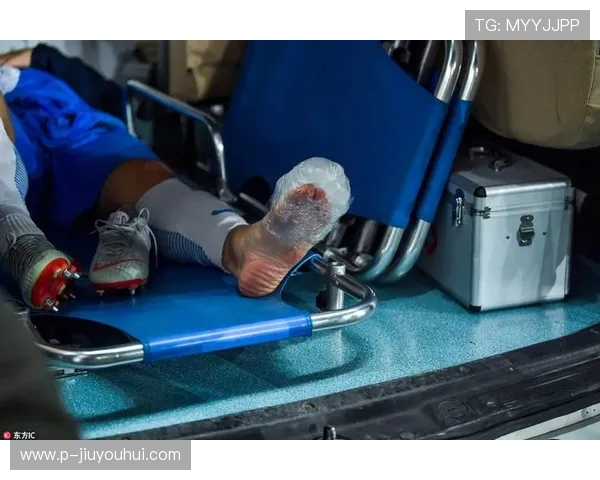 足球运动员受伤紧急就医 诊疗过程全记录助力复健恢复 足球运动员受伤紧急就医 诊疗过程全记录助力复健恢复